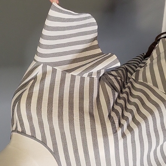 Ann Taylor Stretchy Flutter Sleeve Striped Pullover Top Size M - Picture 5 of 10